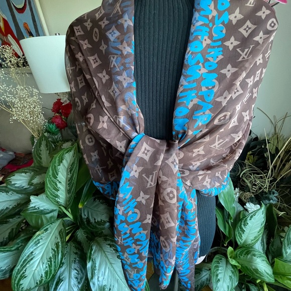 Louis Vuitton Monogram Graffiti Wrap/Shawl Scarf. - Picture 4 of 15